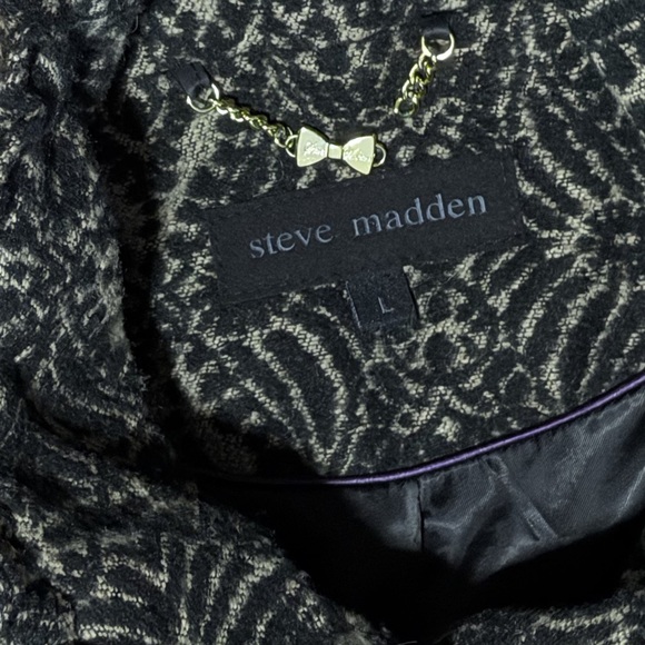 Stylish Black and Cream Patterned Coat - Picture 6 of 6